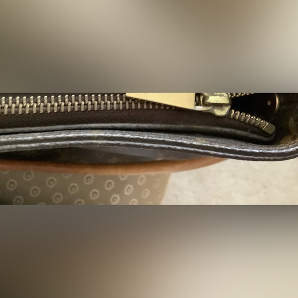 Louis Vuitton Monogram Looping GM Shoulder Bag. DU0051 - Very Good Condition. - Picture 6 of 16